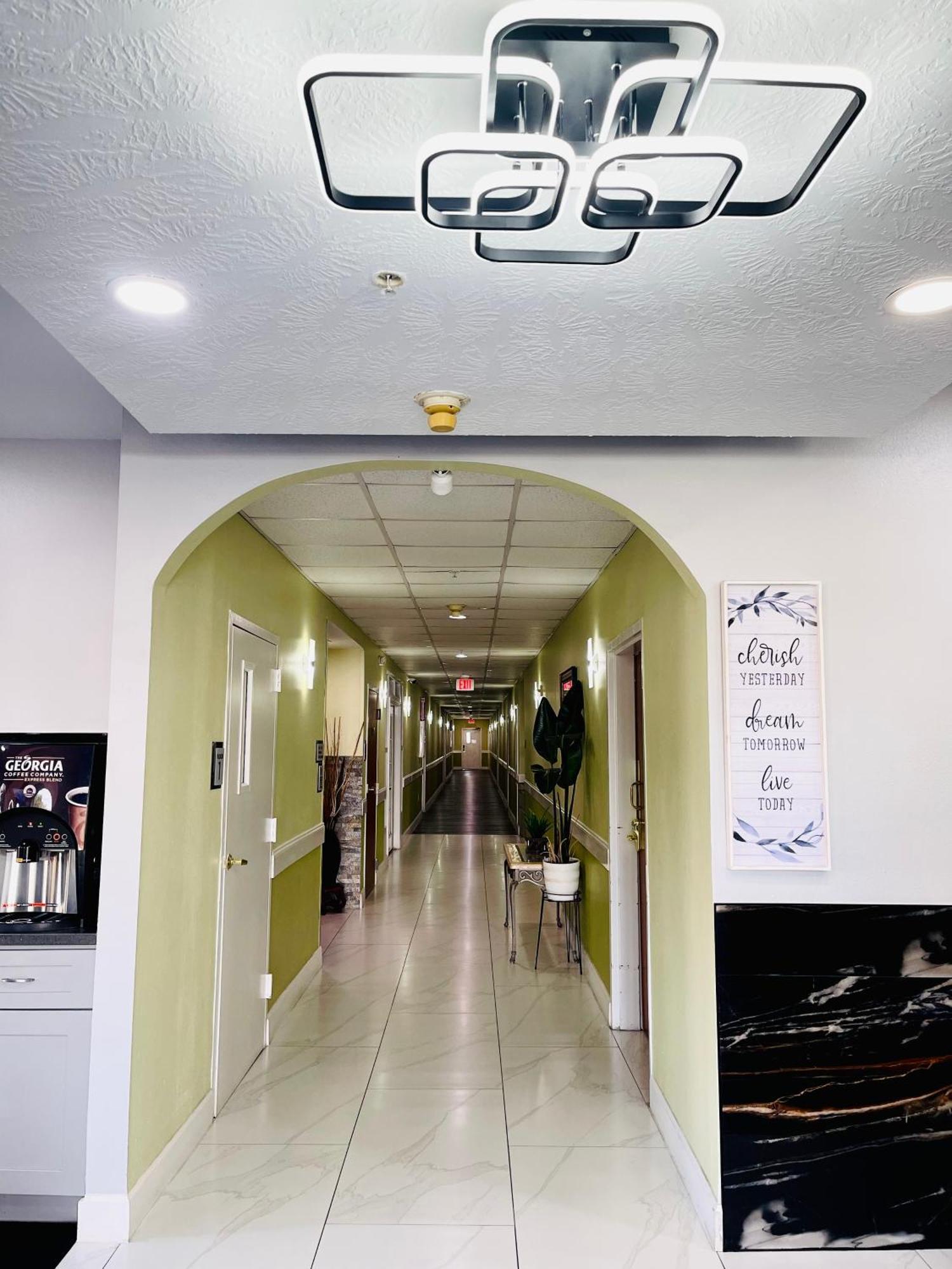Americas Best Value Inn Лапорт Экстерьер фото