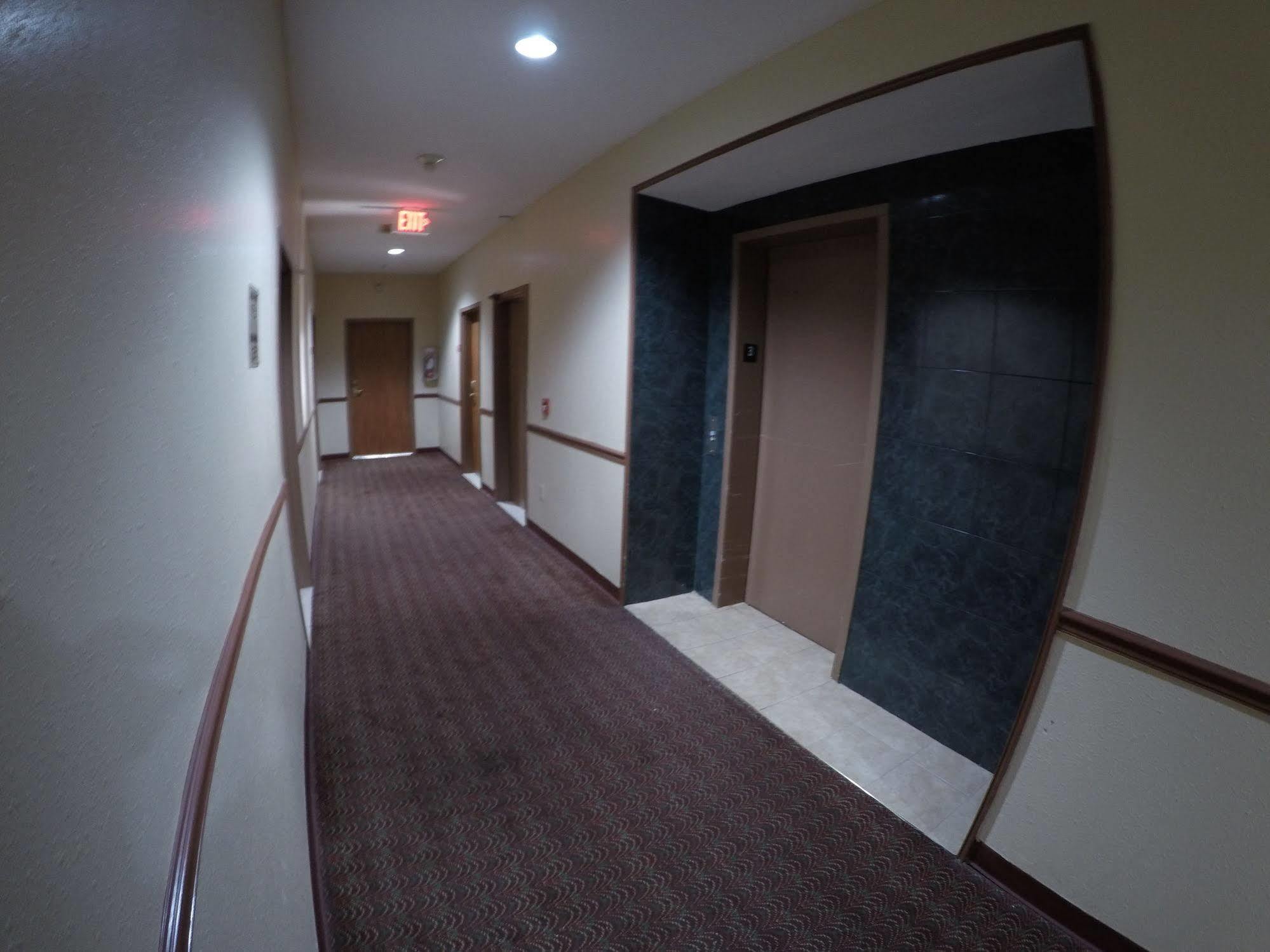 Americas Best Value Inn Лапорт Экстерьер фото